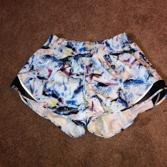 lululemon athletica Pants - NWOT LuluLemon Hotty Hot shorts - size 6 long